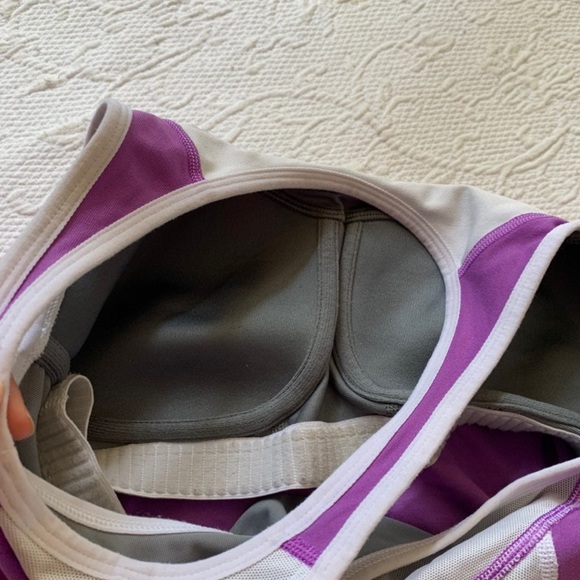 Bundle 2 Nike workout tanks - Picture 5 of 10